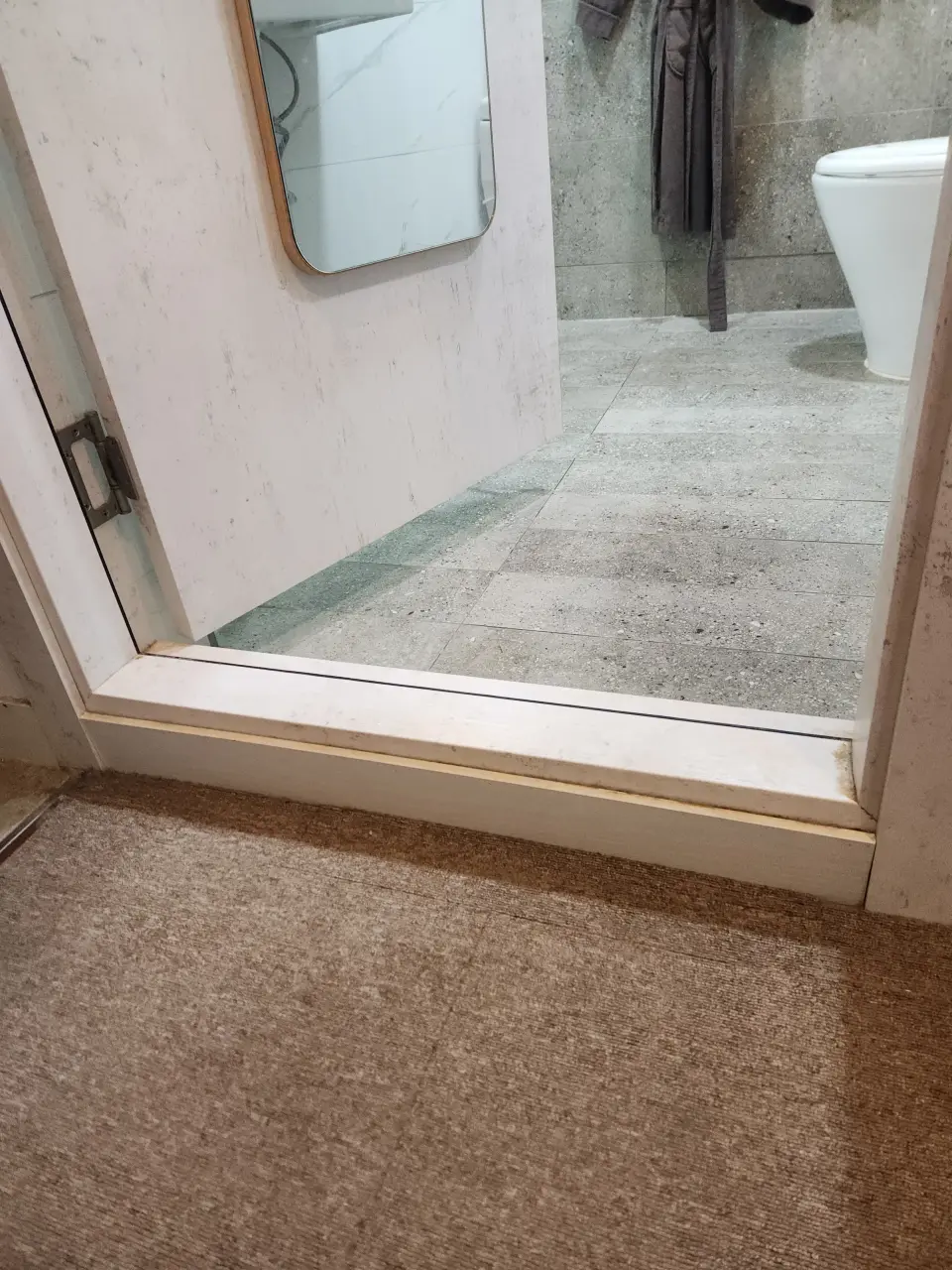 욕실문턱시공 시공 중 문턱 철거 현장 사진